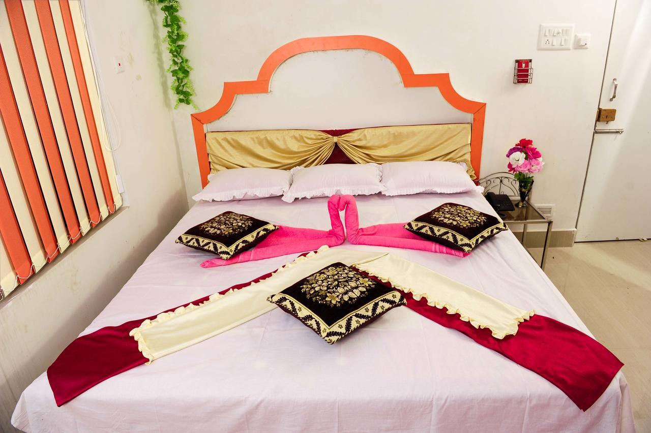 Jayanti Hotel Tarapith Esterno foto