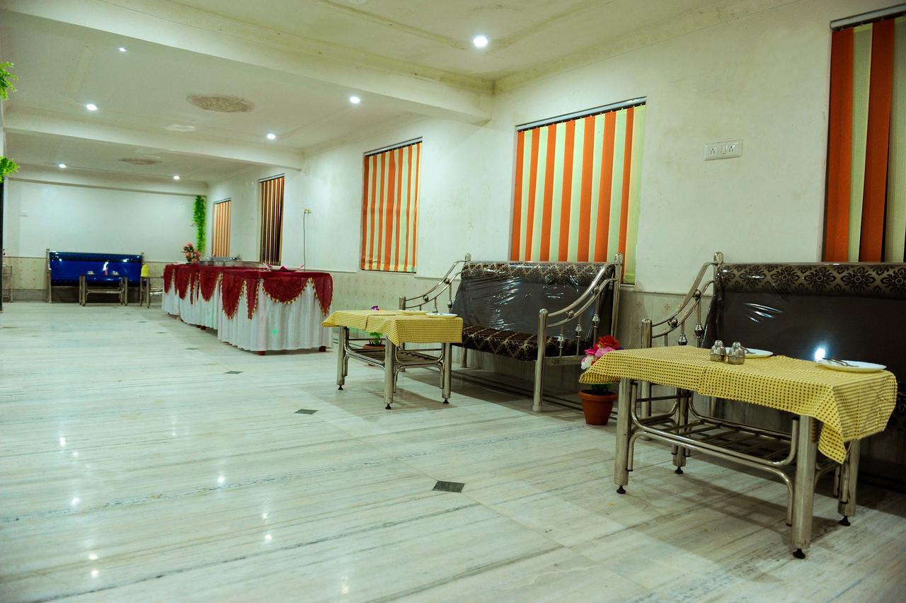 Jayanti Hotel Tarapith Esterno foto